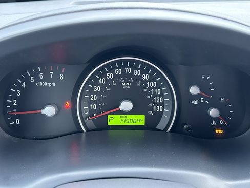 Used 2010 Kia Sedona LX image 22