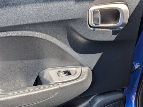 Used 2025 Hyundai Venue SEL FWD image 26