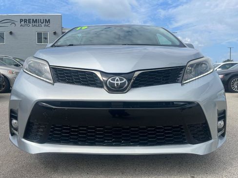 Used 2019 Toyota Sienna SE w/ SE Preferred Package FWD image 9