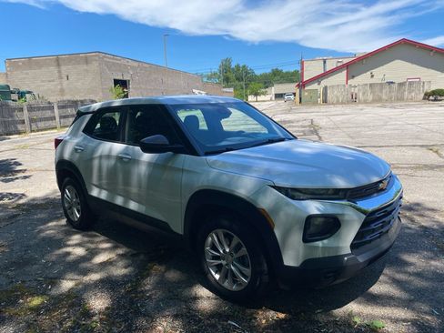 Used 2022 Chevrolet TrailBlazer LS FWD image 6