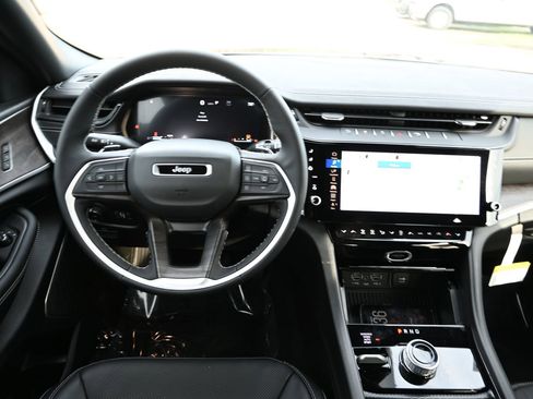New 2026 Jeep Grand Cherokee Limited image 15