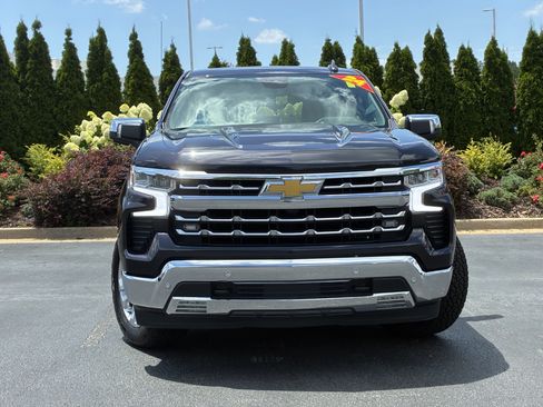 Used 2024 Chevrolet Silverado 1500 LTZ w/ Z71 Off-Road Package AWD/4WD image 5