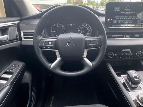 Used 2023 Mitsubishi Outlander SE AWD/4WD image 5
