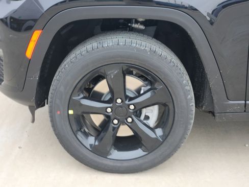 New 2025 Jeep Grand Cherokee L Limited w/ Luxury Tech Group II image 11