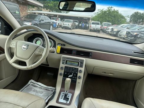 Used 2011 Volvo XC70 3.2 image 12