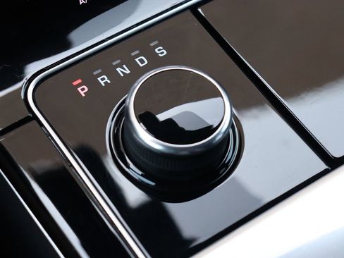 Used 2018 Land Rover Range Rover Velar R-Dynamic SE image 32