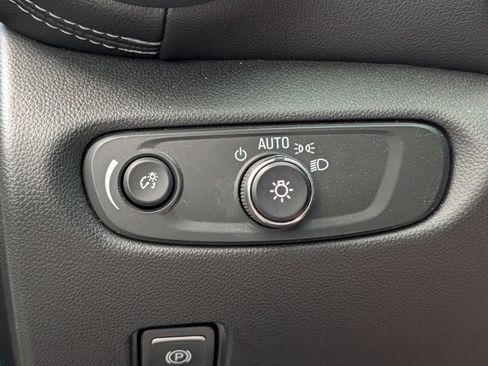 Used 2025 Chevrolet Blazer LT AWD/4WD image 11