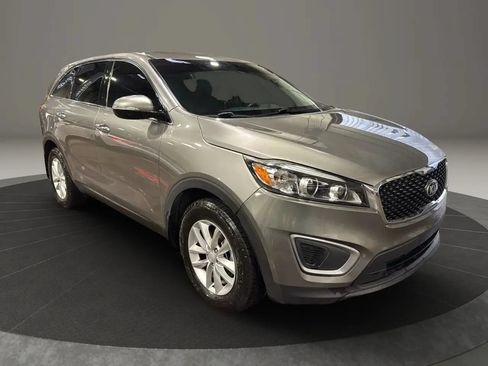 Used 2017 Kia Sorento L FWD image 3