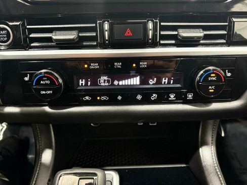 Used 2022 Nissan Pathfinder SV image 36