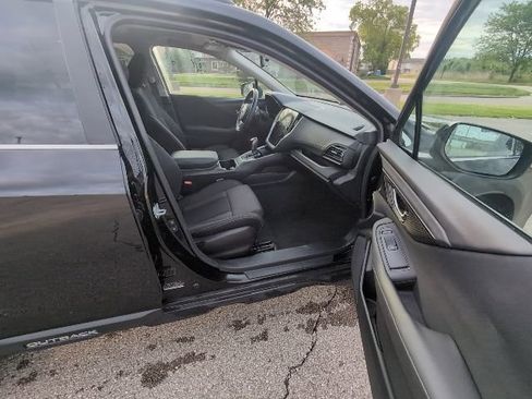 Used 2024 Subaru Outback Premium AWD/4WD image 4