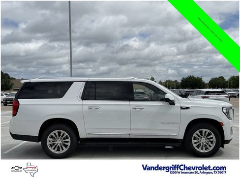Used 2024 GMC Yukon XL SLT RWD image 3