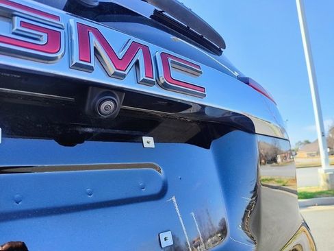 Used 2021 GMC Acadia SLE w/ Driver Convenience Package image 6