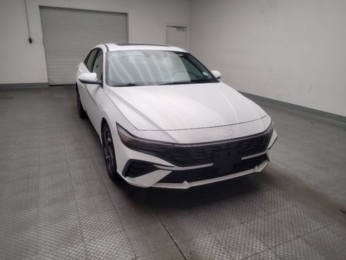 Used 2025 Hyundai Elantra SEL FWD image 14