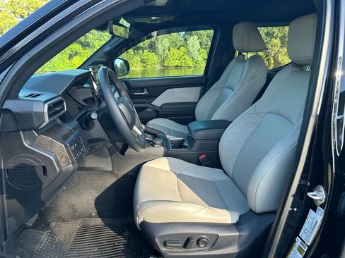 Used 2025 Toyota Tacoma Limited AWD/4WD image 17