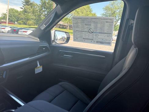 New 2026 Chevrolet Suburban RST AWD/4WD image 22