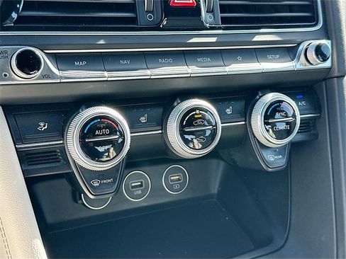 Used 2023 Genesis G70 2.0T image 16