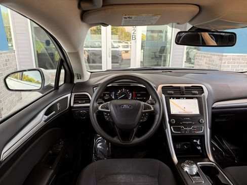 Used 2019 Ford Fusion SE FWD image 25
