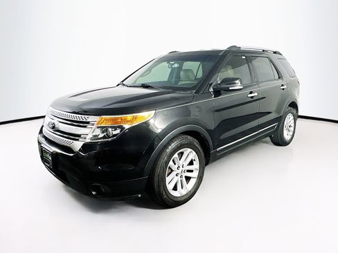 Used 2015 Ford Explorer XLT w/ Equipment Group 202B image 3
