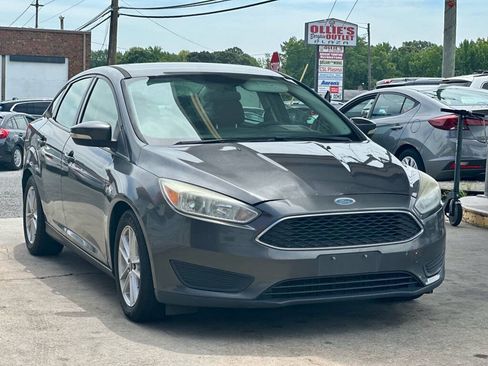 Used 2015 Ford Focus SE FWD image 1