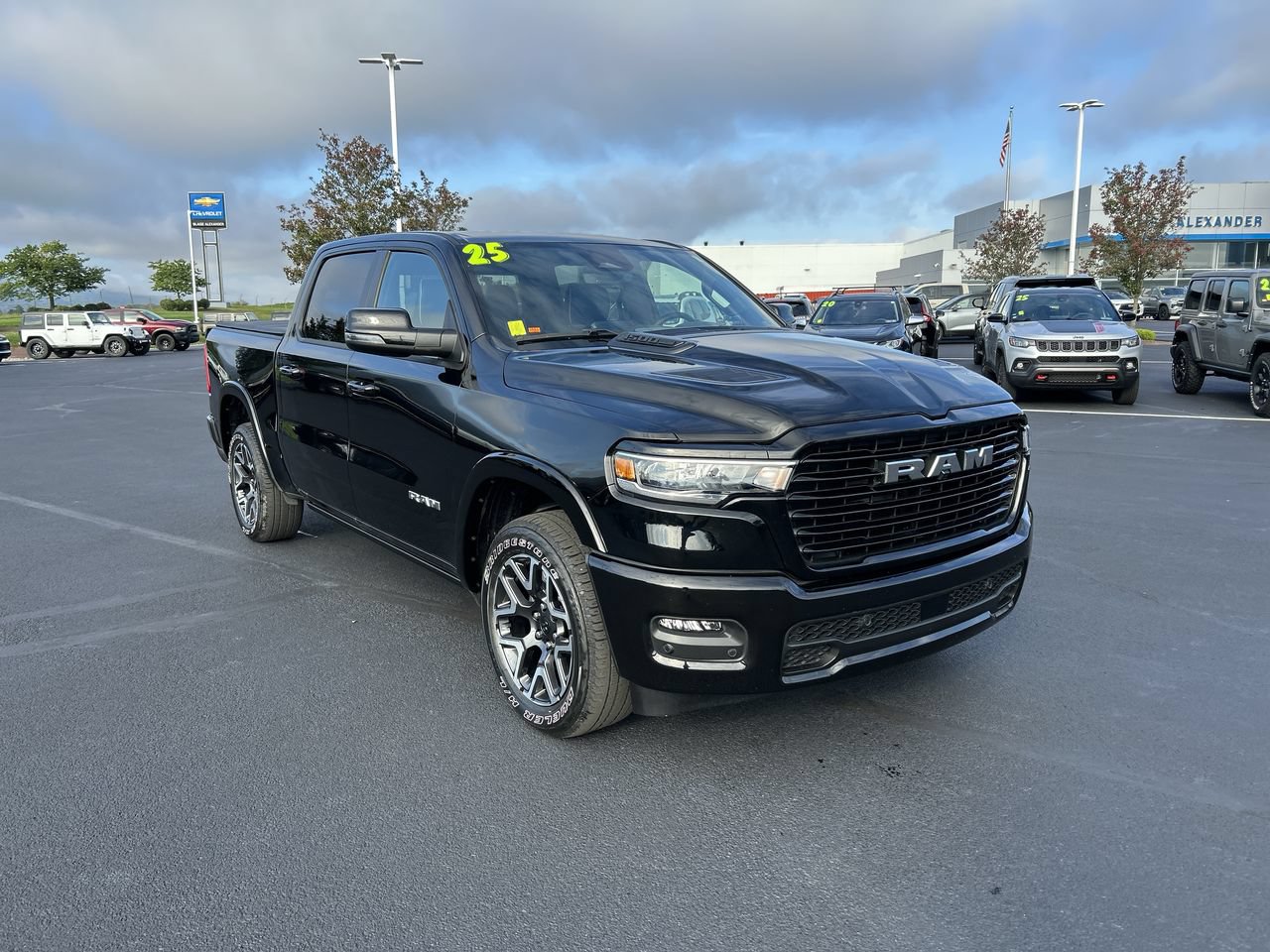 Used 2025 RAM 1500 Laramie AWD/4WD image 1