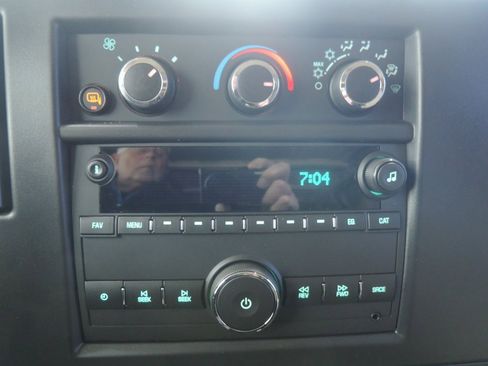 New 2026 Chevrolet Express 2500 Work Van w/ Driver Convenience Package image 16