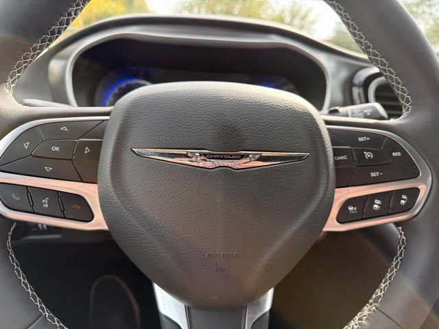 Used 2026 Chrysler Pacifica Select FWD image 8