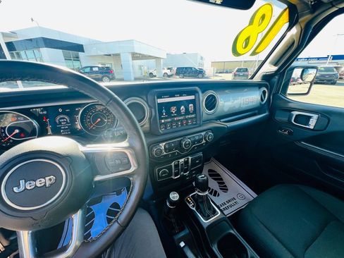 Used 2018 Jeep Wrangler Unlimited Sahara w/ Uconnect 4C Nav & Sound Group image 24