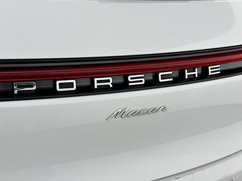 Used 2023 Porsche Macan AWD/4WD image 35