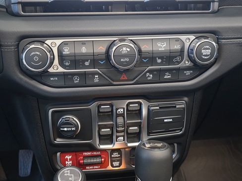 New 2026 Jeep Wrangler Unlimited Rubicon w/ Safety Group image 25