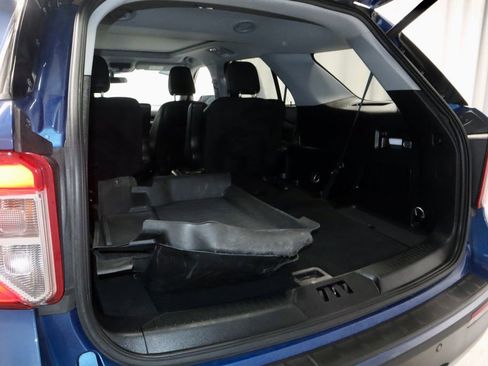 Used 2023 Ford Explorer XLT w/ Equipment Group 202A AWD/4WD image 14