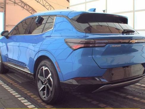 Used 2025 Chevrolet Equinox EV LT w/ Convenience Package image 4