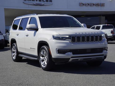 Used 2022 Jeep Wagoneer Series II RWD image 2
