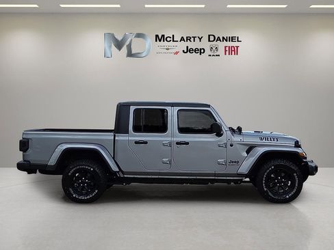 Used 2021 Jeep Gladiator Sport AWD/4WD image 6
