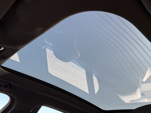 Used 2025 BMW i7 eDrive50 w/ Premium Package image 24