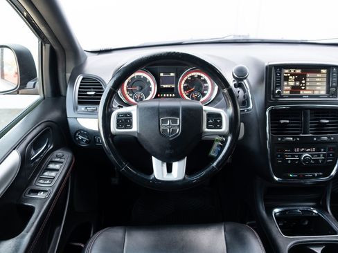 Used 2017 Dodge Grand Caravan GT FWD image 2