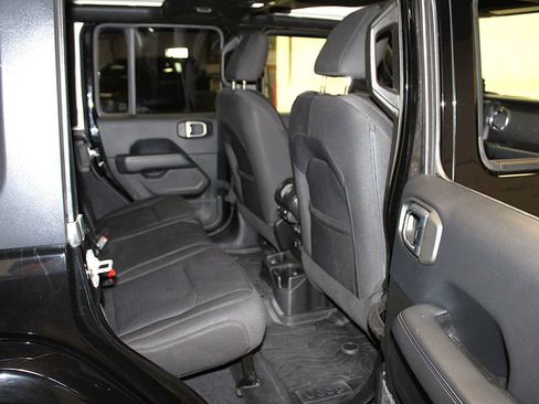 Certified 2018 Jeep Wrangler Unlimited Sahara w/ Dual Top Group image 28