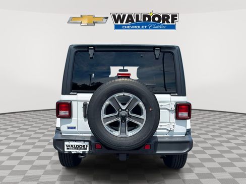 Used 2021 Jeep Wrangler Unlimited Sahara AWD/4WD image 5
