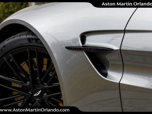 Used 2025 Aston Martin V8 Vantage Coupe image 32