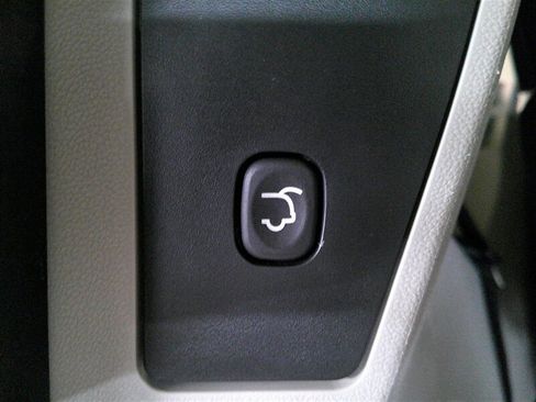 Used 2016 Dodge Grand Caravan SXT w/ Rear Park Assist Package image 24