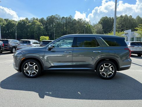 Used 2024 Hyundai Palisade SEL FWD image 2