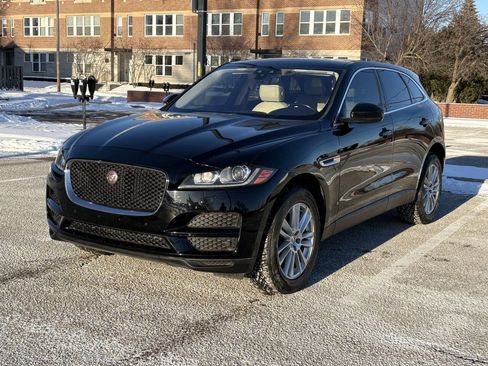 Used 2019 Jaguar F-PACE Prestige image 3