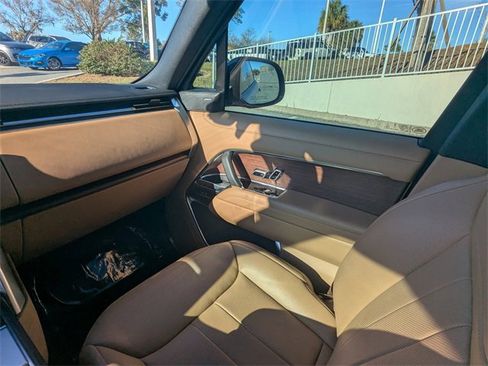 Used 2025 Land Rover Range Rover SE image 14