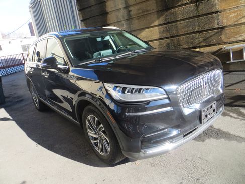 Used 2024 Lincoln Aviator AWD image 5