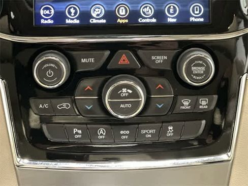 Used 2019 Jeep Grand Cherokee Limited image 17