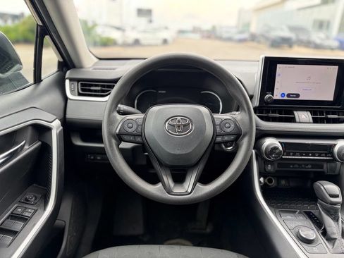 Used 2025 Toyota RAV4 XLE AWD/4WD image 22