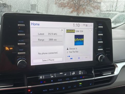 Used 2024 Toyota Sienna XLE image 19