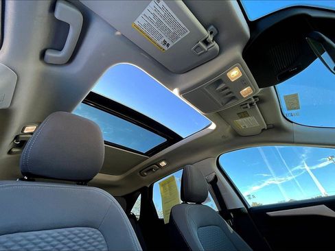 Used 2022 Ford Escape SE w/ SE Sport Appearance Package image 18