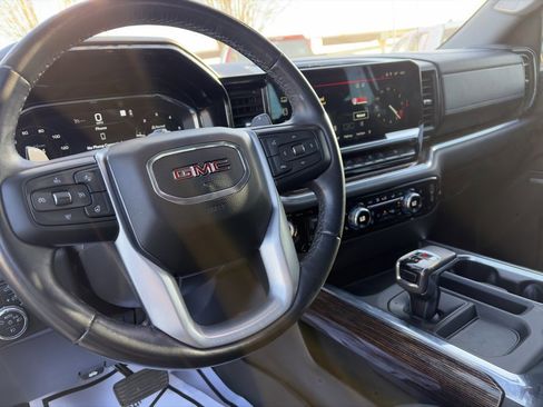 Used 2022 GMC Sierra 1500 Elevation w/ Elevation Premium Package image 19