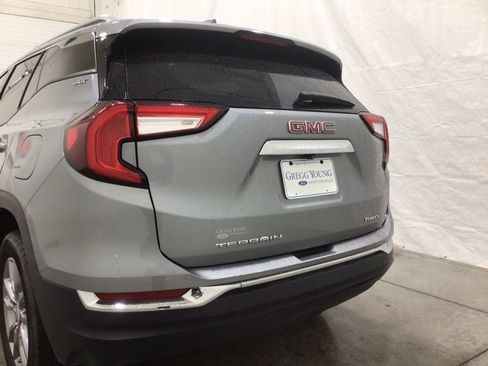 Used 2024 GMC Terrain SLT image 25