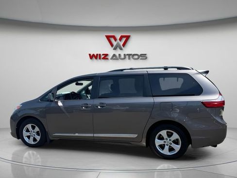 Used 2016 Toyota Sienna LE w/ Protection Package FWD image 1